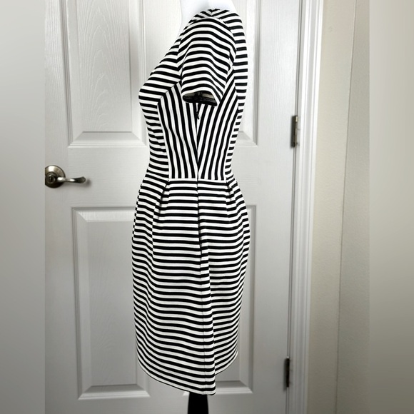 Madewell Black Striped Bistro Skater Dress with Pockets Size 0 - Picture 7 of 7